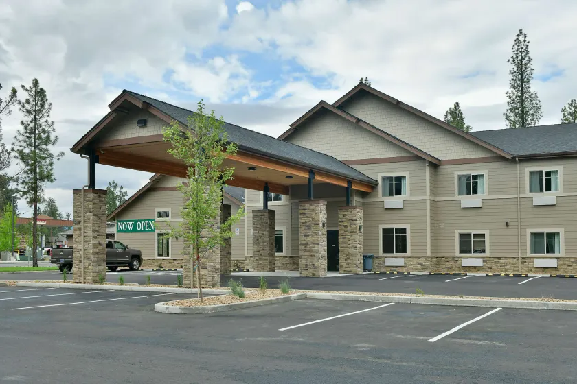 GrandStay Hotel & Suites - Image 1