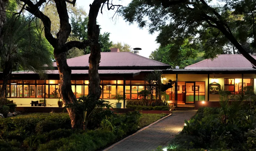 Cresta Riley's Hotel - Image 1