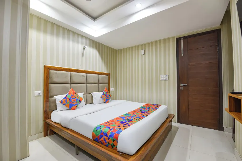 Fabhotel Buland Plaza - Image 1