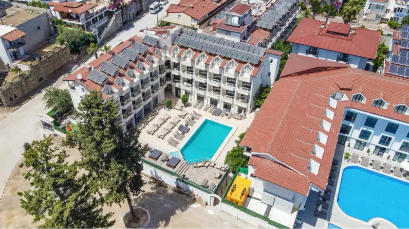 Mr Crane Hotel - Image 1