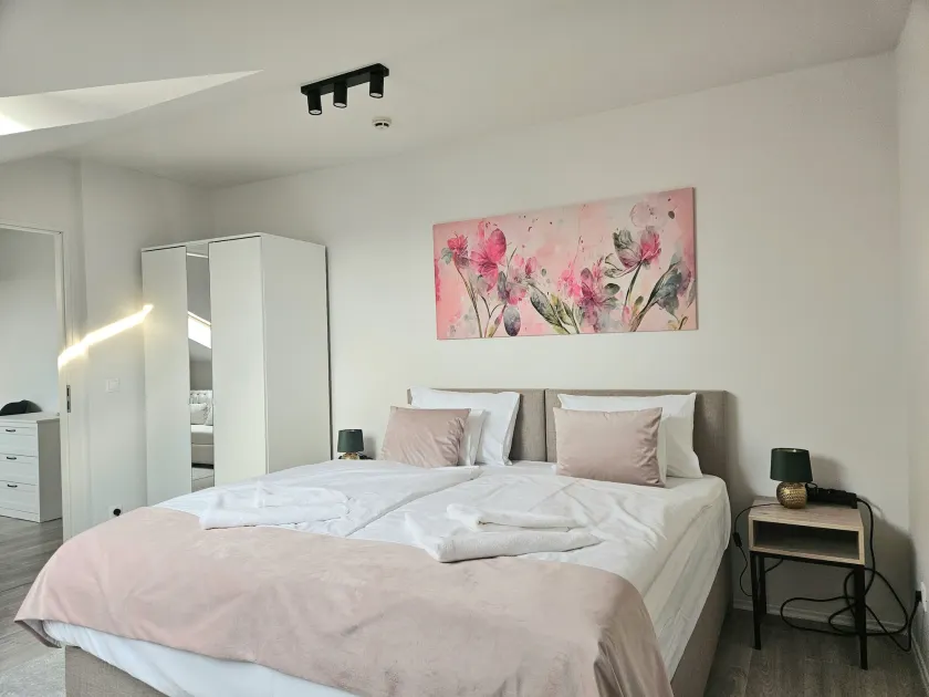 Holdvirág Hotel - Image 1