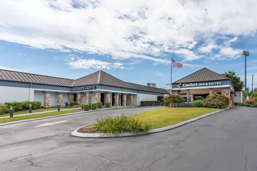Comfort Inn & Suites Chattanooga-East Ridge - Image 1