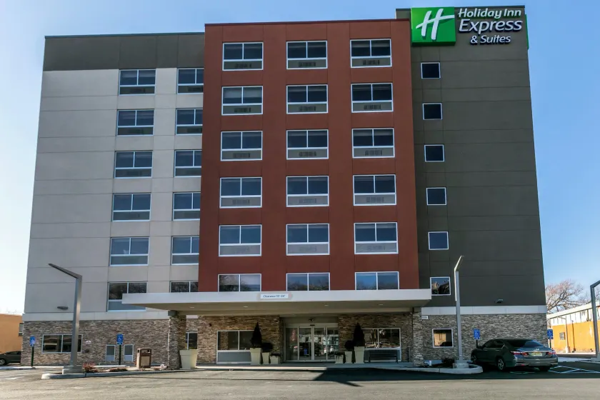 Holiday Inn Express & Suites Jersey City North - Hoboken by IHG - Image 1