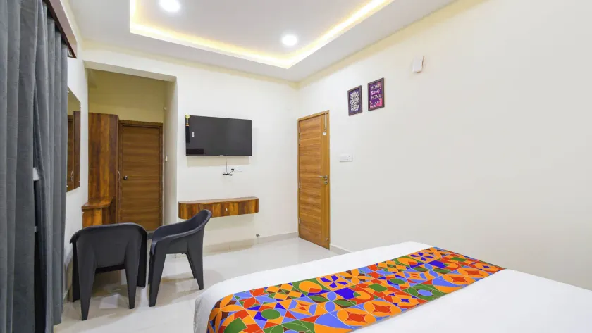 Hotel Navya Grand Luxury Rooms - Image 1