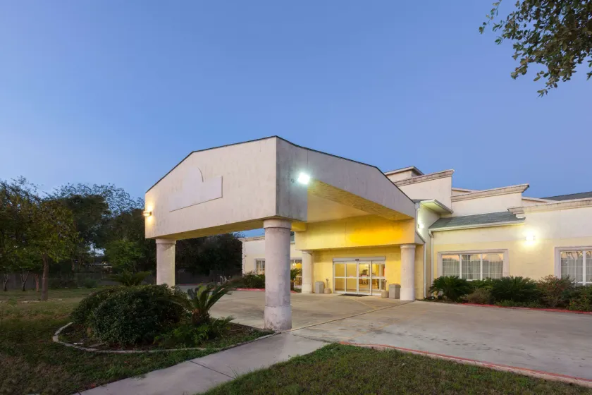 Days Inn by Wyndham San Antonio at Palo Alto - Image 1