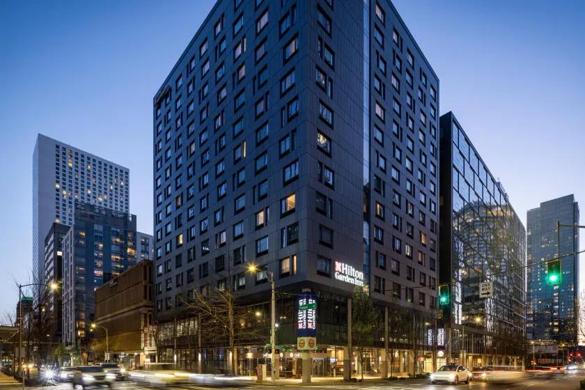 Hilton Garden Inn Seattle Downtown - Image 1