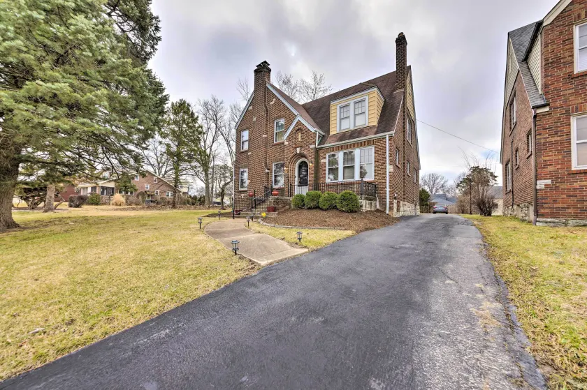 St Louis Vacation Rental 4 Mi to Airport! - Interiör