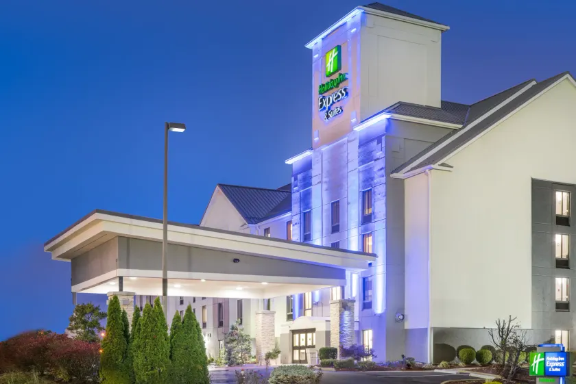 Holiday Inn Express Hotel & Suites Louisville East by IHG - Image 1