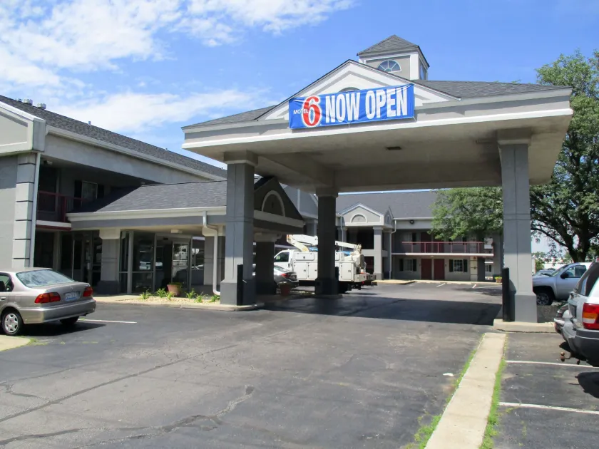 Motel 6-Alsip, IL - Image 1