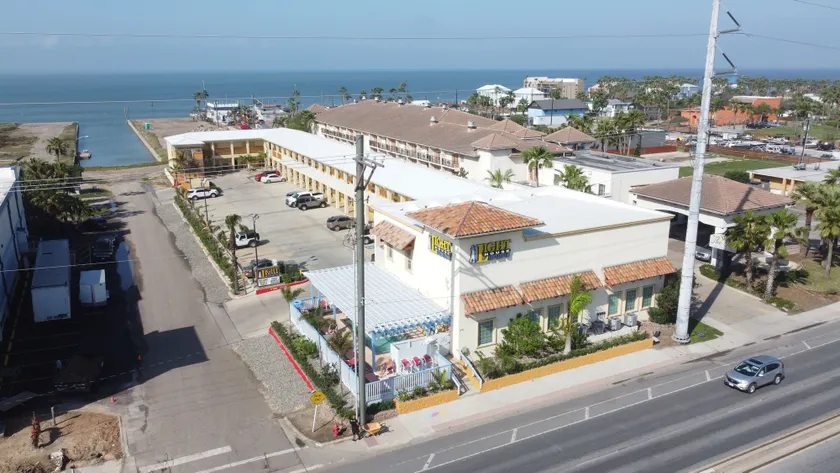 Lighthouse Inn - Image 1