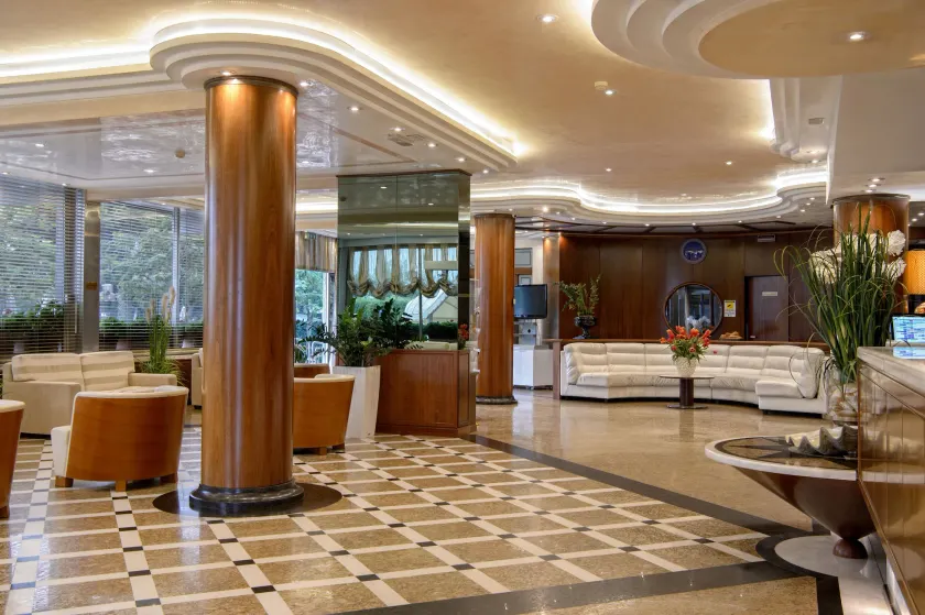 Hotel Bristol - Image 1