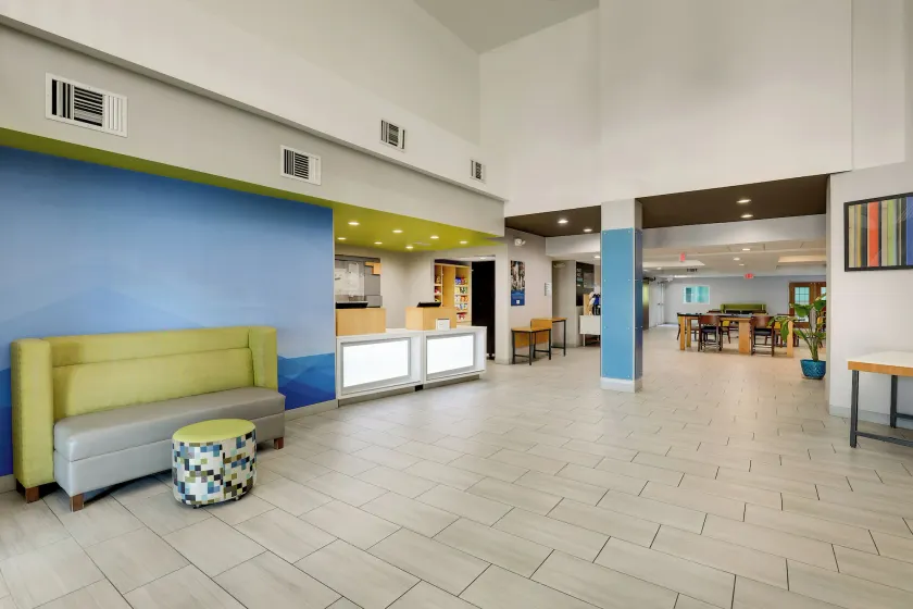 Holiday Inn Express & Suites Orangeburg by IHG - Sitzecke in der Lobby