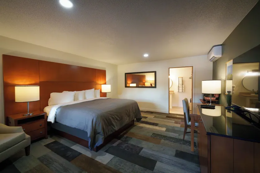 Shelton Inn - Image 1