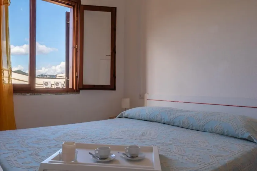 Outstanding Residenze Gallura 2 Bedroom Sleeps 5 - Værelse