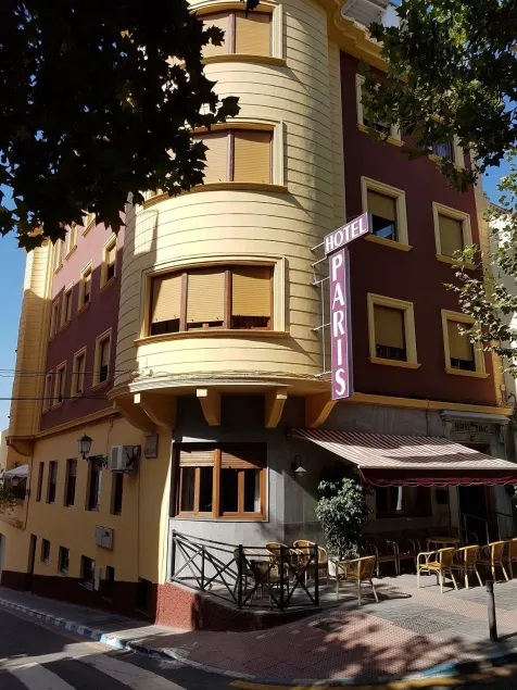 Hotel Paris - Image 1
