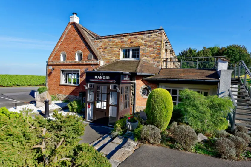 Le Manoir - Image 1