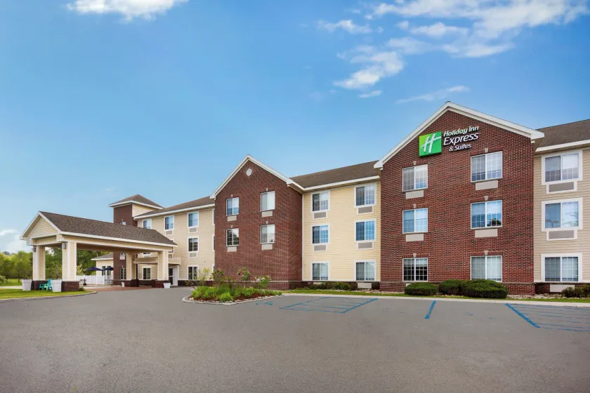 Holiday Inn Express Hotel & Suites Acme-Traverse City by IHG - Image 1