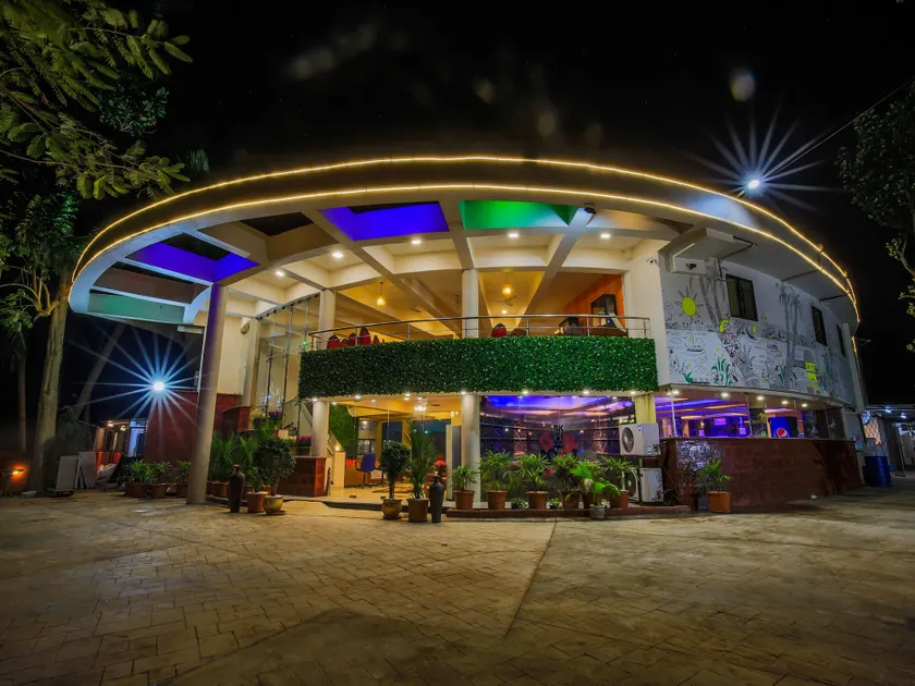 The Center Court Resort and Spa - Image 1