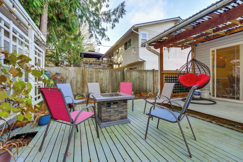 Family Retreat w/ Hot Tub & Game Room in Everett! - Image 1