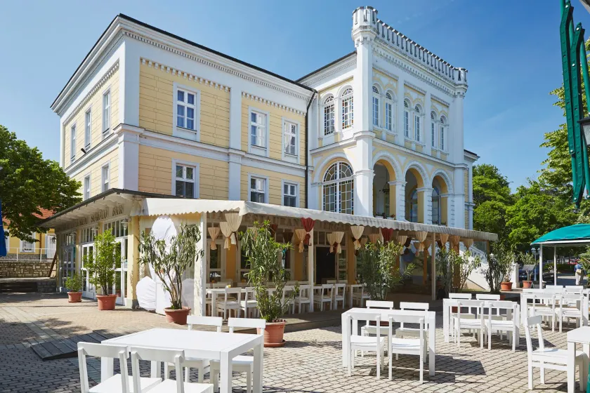 Hotel Astoria - Image 1