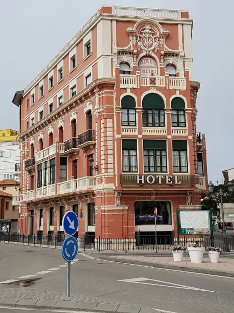 Hotel Marina - Image 1