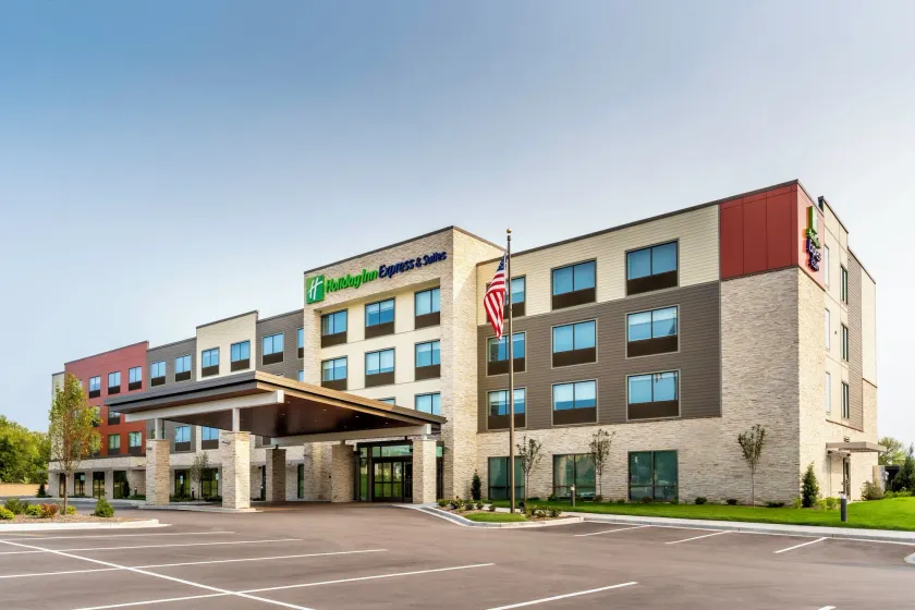 Holiday Inn Express & Suites - Milwaukee West Allis by IHG - Image 1