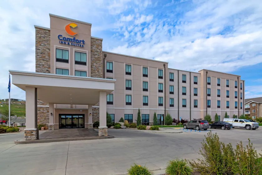 Comfort Inn & Suites Mandan - Bismarck - Image 1