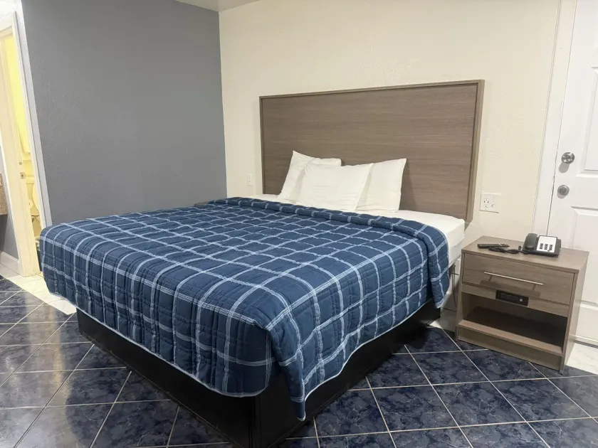 Lockhart Inn - Image 1