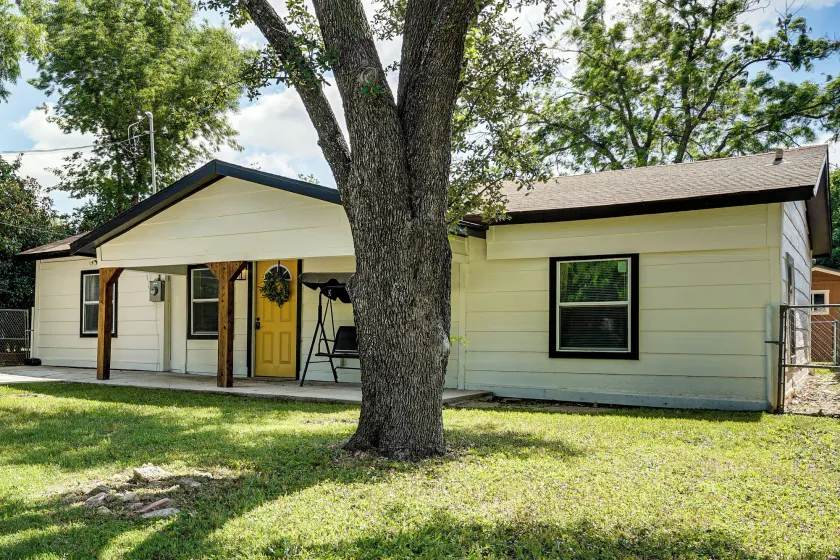 Walk to Historic Weatherford: Home w/ Yard - Image 1