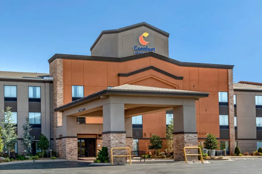 Comfort Inn & Suites Pauls Valley - City Lake - Image 1