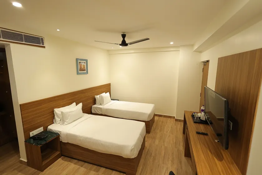 Hotel Sharda Residency - Image 1