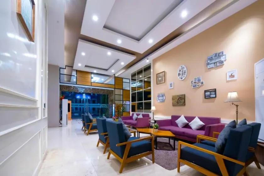 Triizz Hotel Semarang - Lobby