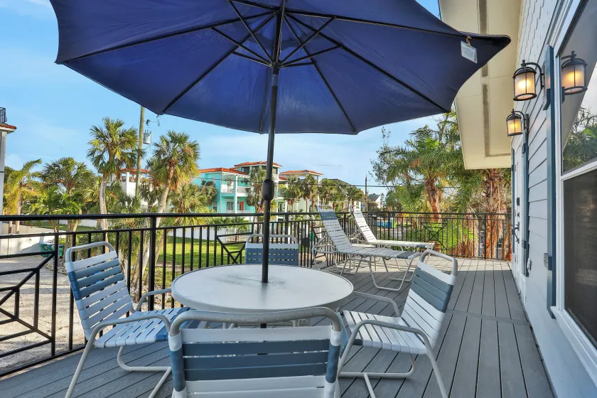 Anna Maria Island Duplex: Pool, Kitchen, Sun Deck - Image 1