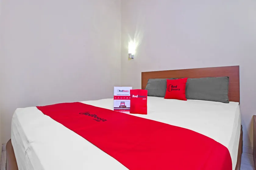 RedDoorz near Trans Studio Mall 2 - Image 1
