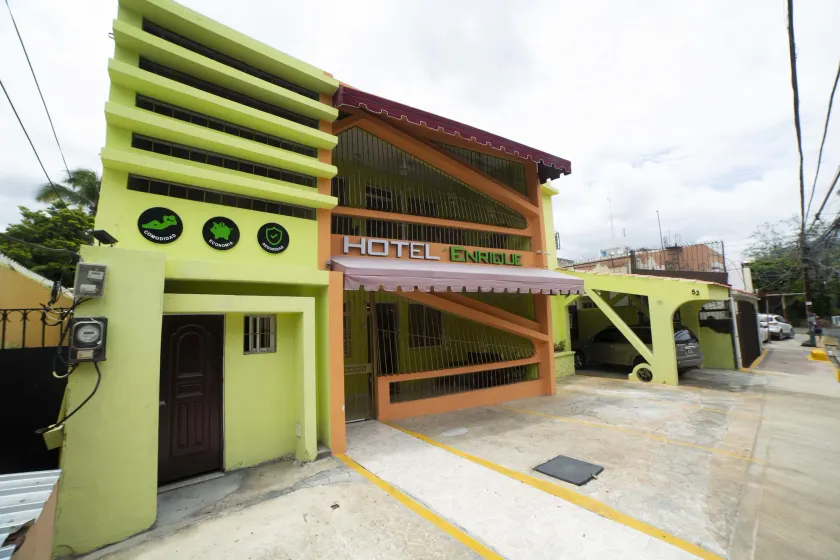 Hotel Enrique Gazcue Bed Breakfast and Parking - Image 1