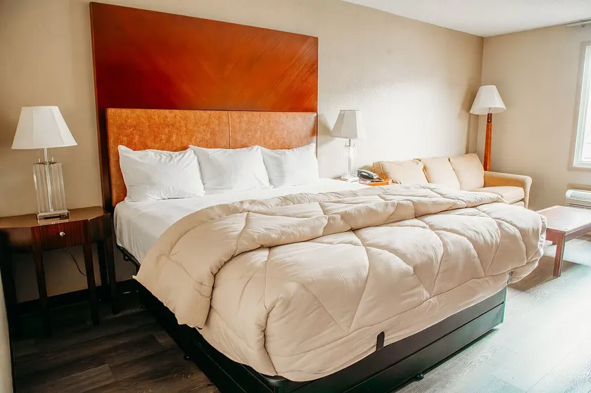Country Garden & Suites - Image 1