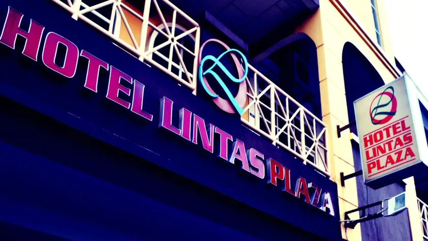 Lintas Plaza Hotel - Image 1