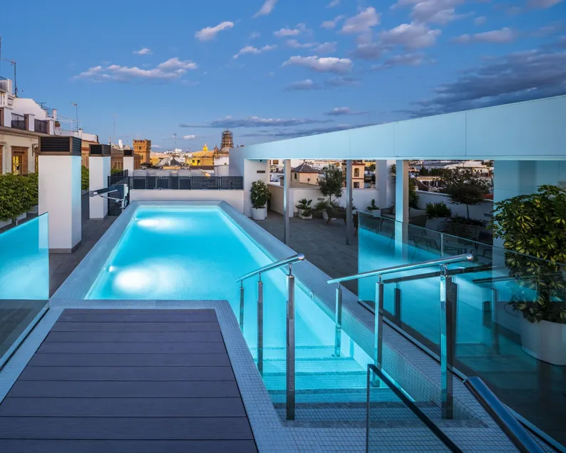 nQn Aparts & Suites Sevilla - Image 1