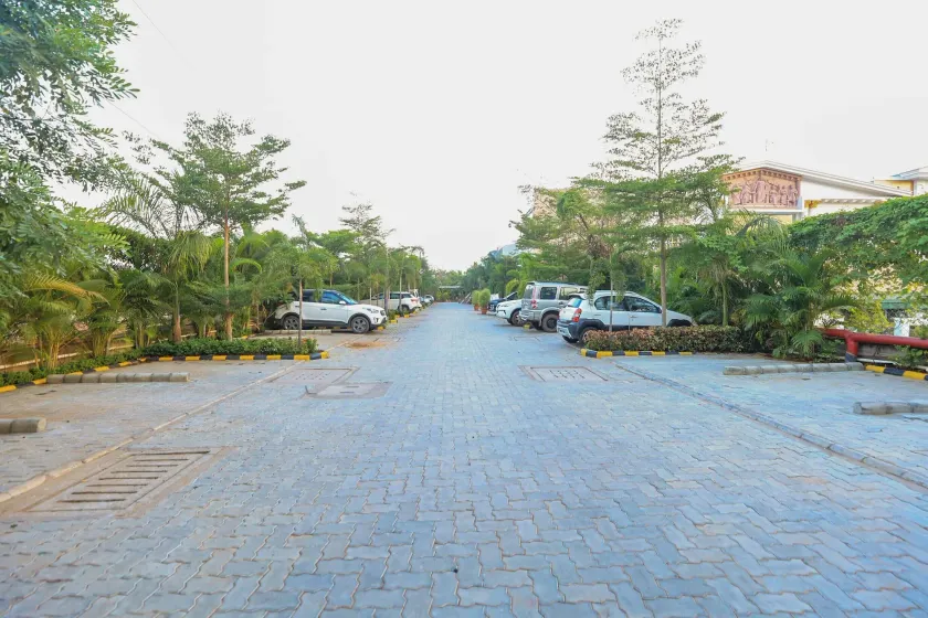 HOTEL CRYSTAL CROWN - Image 1