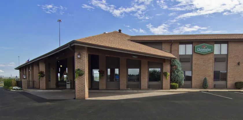 Christopher Inn and Suites - Image 1
