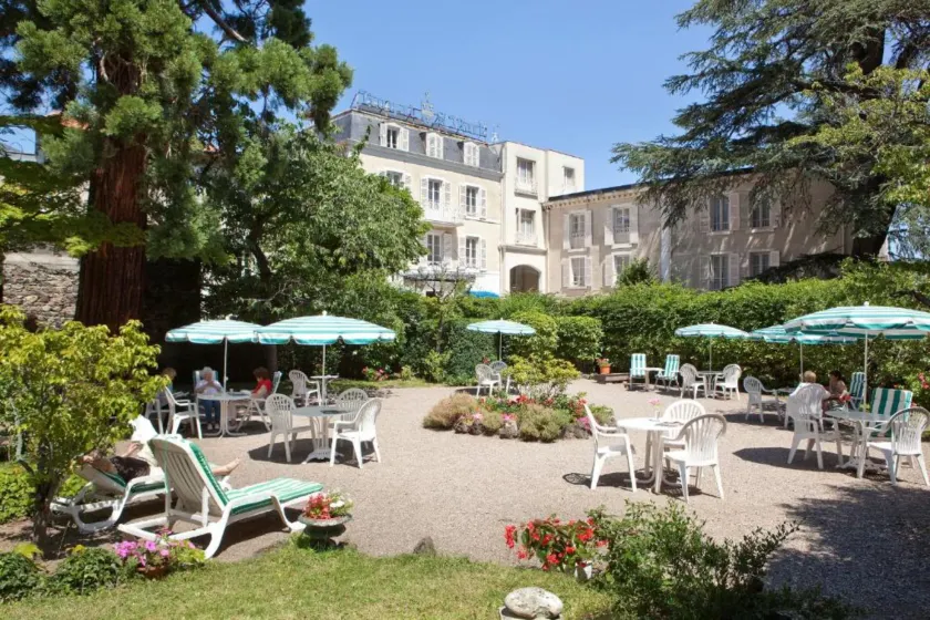 Logis Hotel Royal Saint-Mart - Image 1