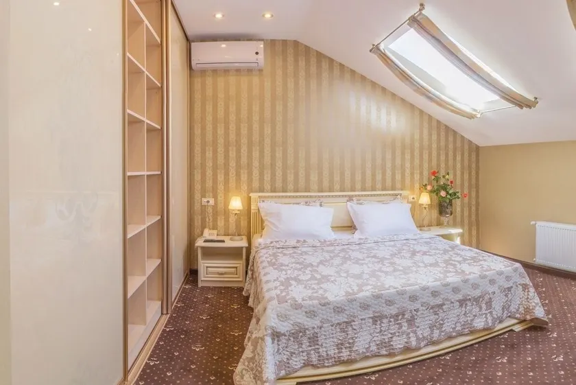 Vintage Art Hotel - Image 1