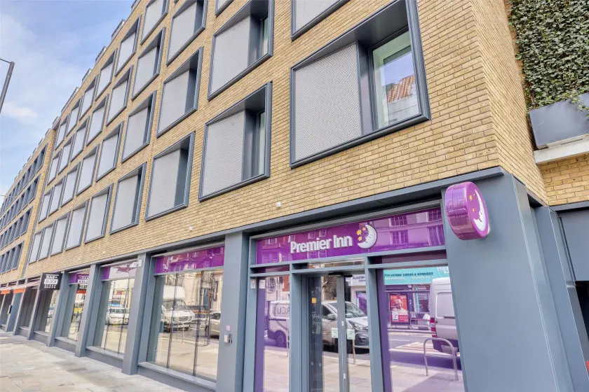 Premier Inn London Hammersmith - Shepherds Bush Road - Image 1