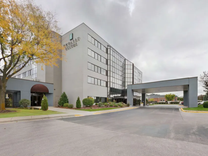 Embassy Suites by Hilton Milwaukee Brookfield - Image 1
