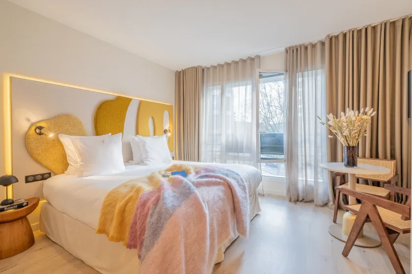 Yuna Porte-Maillot - ApartHotel - Image 1