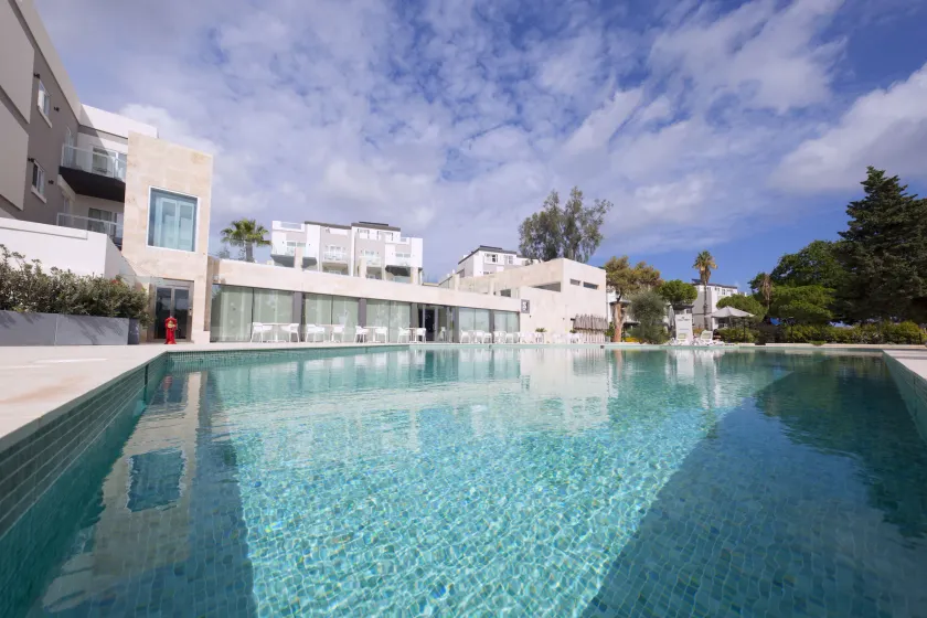 Urban Valley Resort & Spa - Image 1