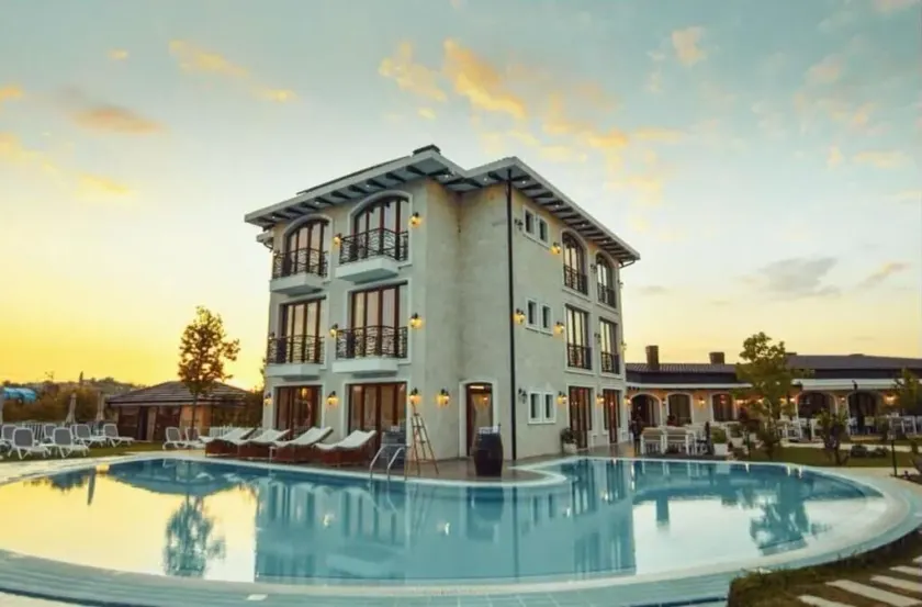 Vinea Resort - Image 1