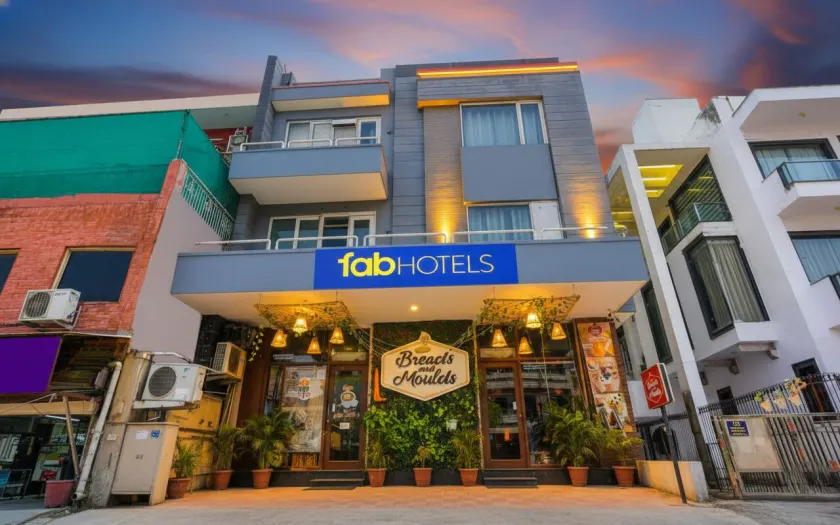 FabHotel Dev Palace I - Pitampura - Image 1