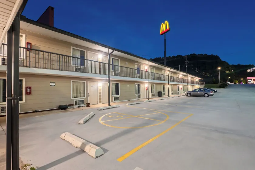 Economy Inn Sweetwater I-75 - Image 1