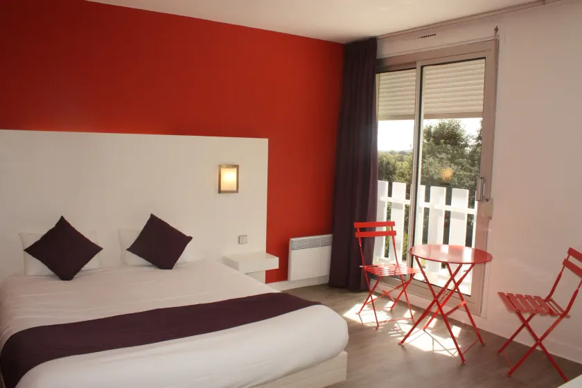 Logis Latitude Ouest Hôtel Restaurant & Spa - Image 1